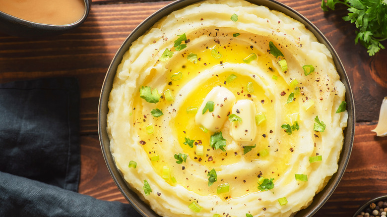 mashed potatoes with cracked pepper and chives