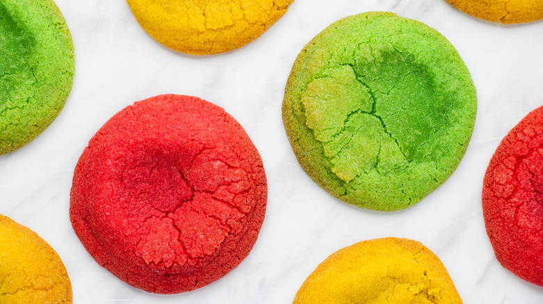 red and green cookies
