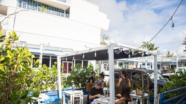 Patio table at Meraki Gyro & Bakery