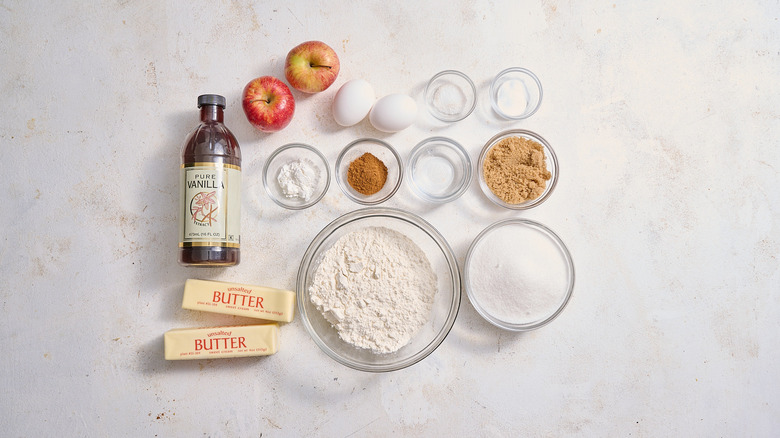 mini apple pie cookie on a table