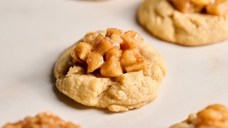 Close up of apple pie cookie on a table