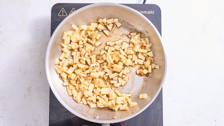 softening apples in a skillet