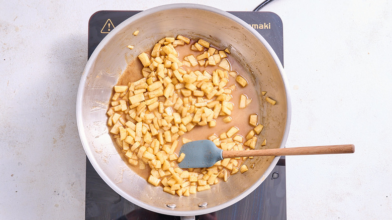 stirring cornstarch into apples