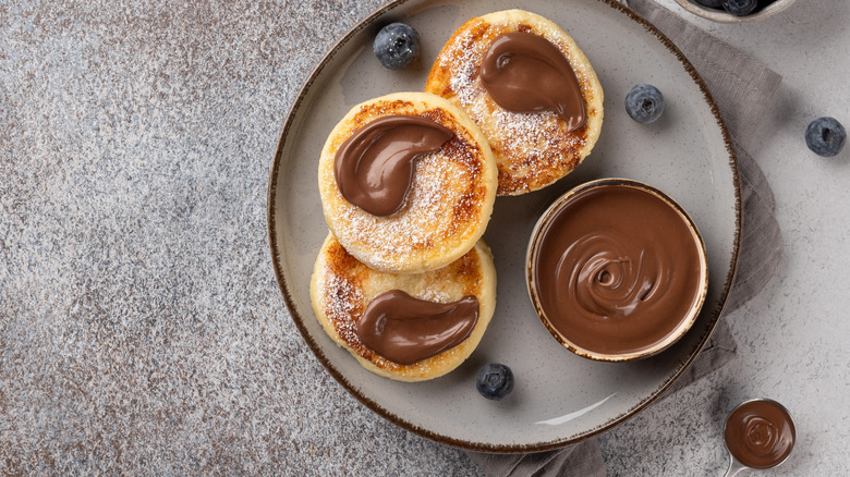 mini pancakes with chocolate mascarpone spread