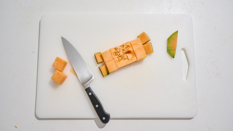slicing a melon into squares