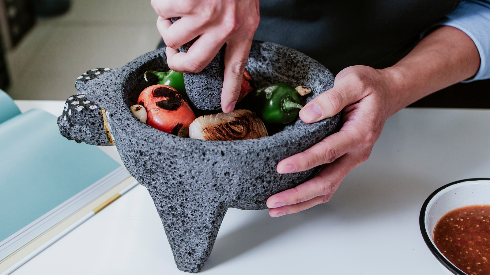 https://www.tastingtable.com/img/gallery/mortar-and-pestle-vs-molcajete-whats-the-difference/l-intro-1672084171.jpg