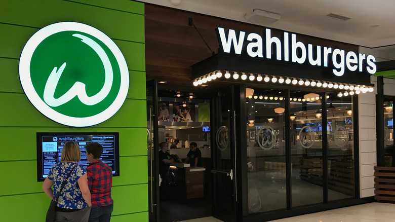 Exterior of Wahlburgers in Bloomginton, Minnesota