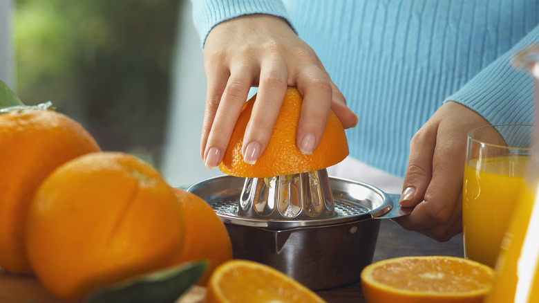 Juicing fresh oranges