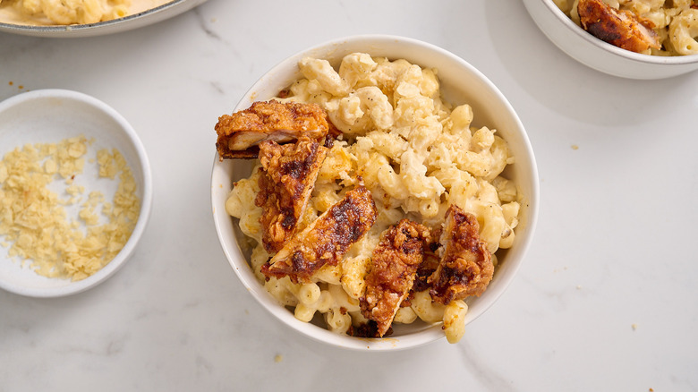 bowl of mac and cheese with chicken