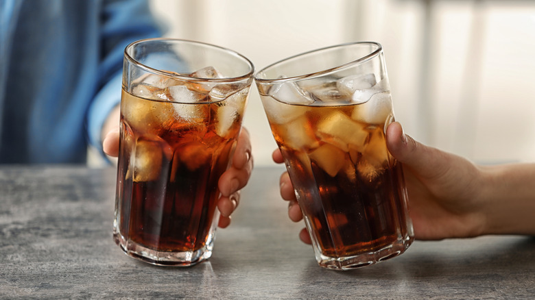 glasses of soda with ice