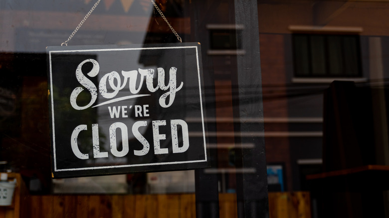 Restaurant closed sign