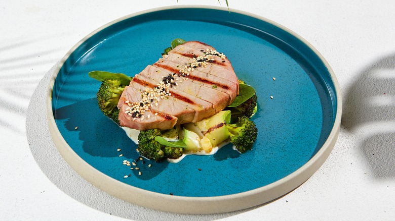 Grilled tuna steak and broccoli