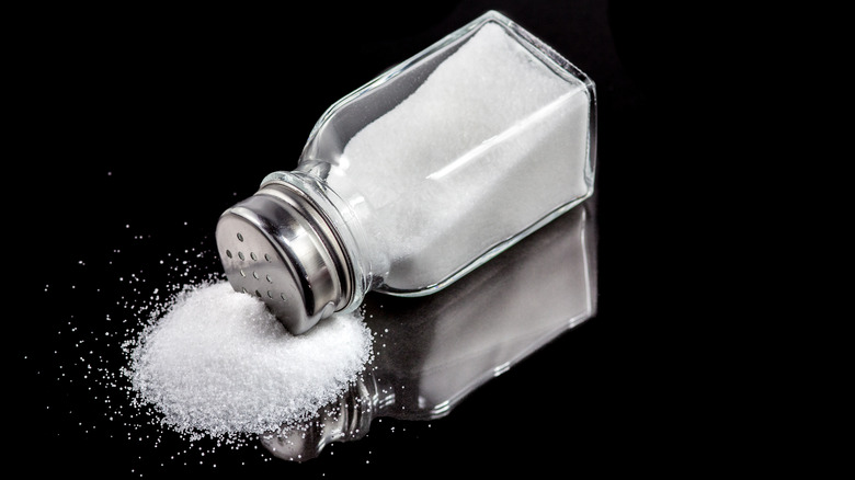 Shaker with salt