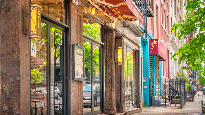 doors to restaurants in New York City
