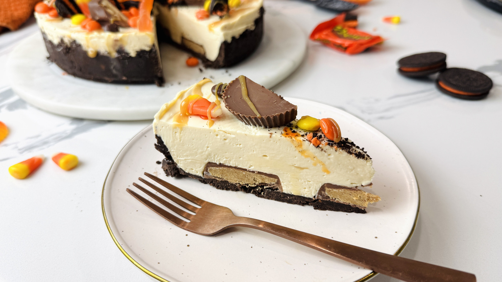 No-Bake Halloween Candy Cheesecake Recipe