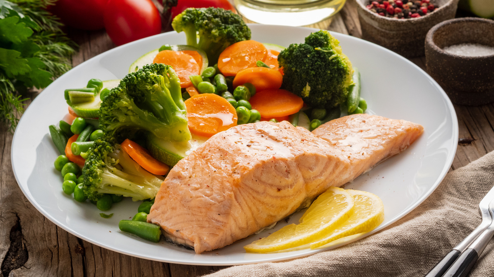 Not Frying Or Baking: This Unassuming Way To Cook Fish Preserves Its Omega-3 Nutrients