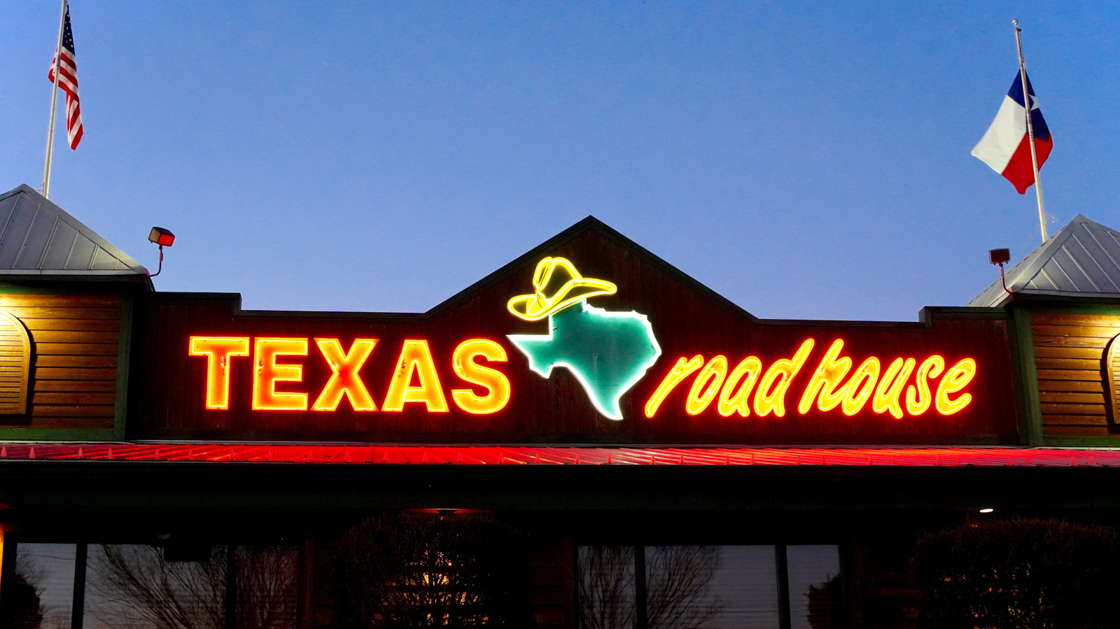 Not Herb Crusted: Texas Roadhouse's Best Chicken Dinner Has Steak-Inspired Toppings