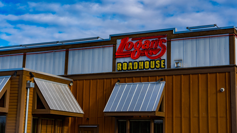 Logan's Roadhouse storefront on nice day
