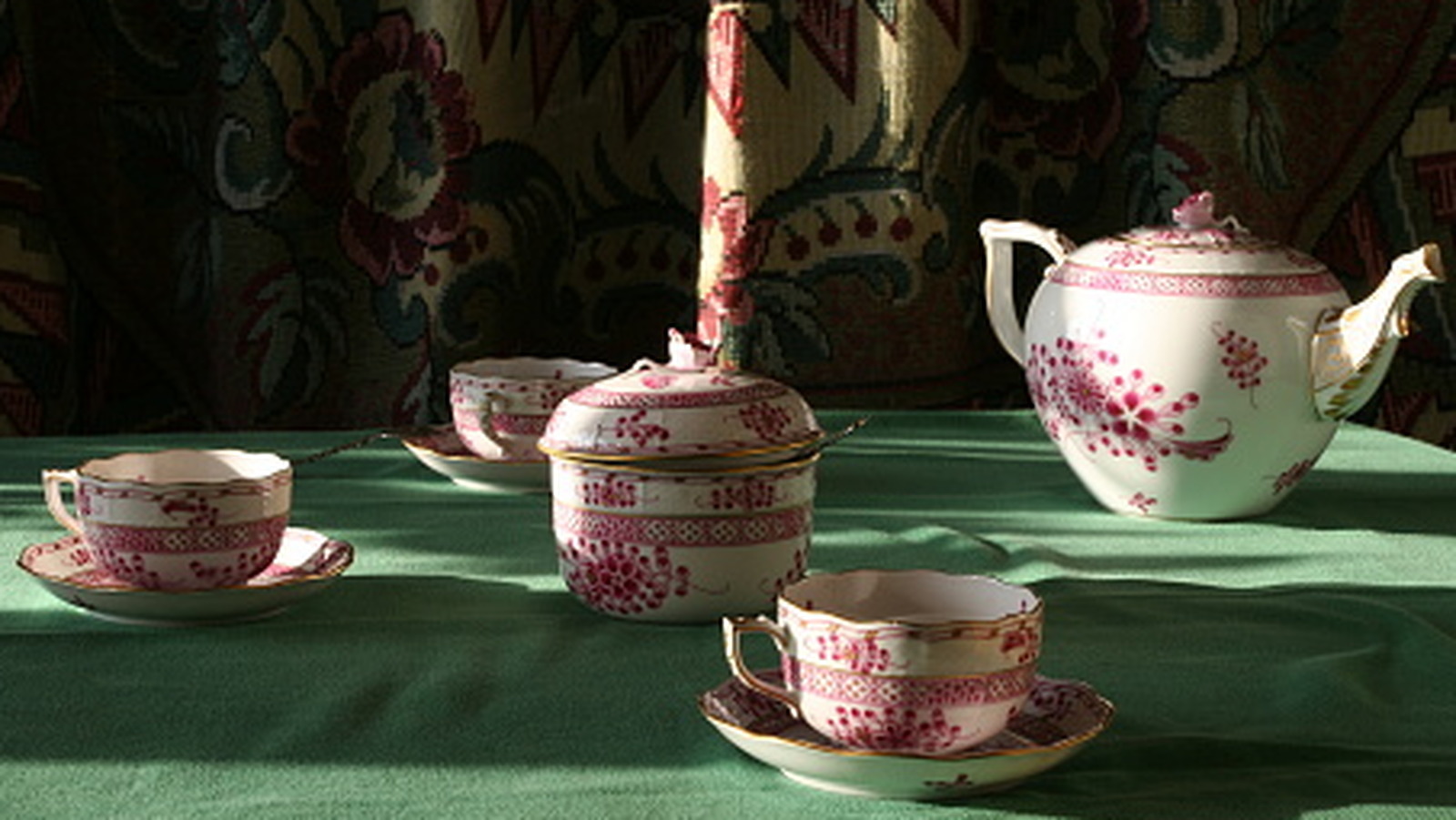 The Antique Tableware Brand To Hunt At Thrift Stores (It's Not Pyrex)