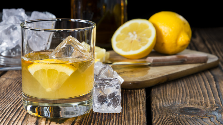 Whiskey sour cocktail with lemons