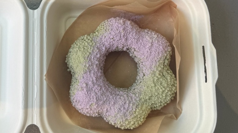 matcha mochi donut from Alimama Tea