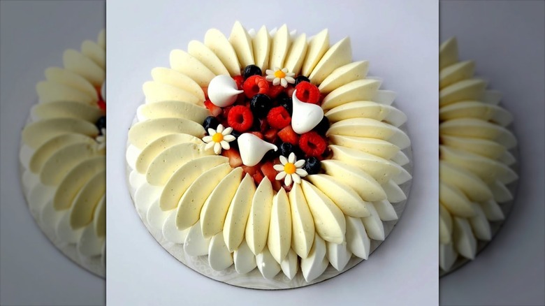 pavlova from Petit Chou