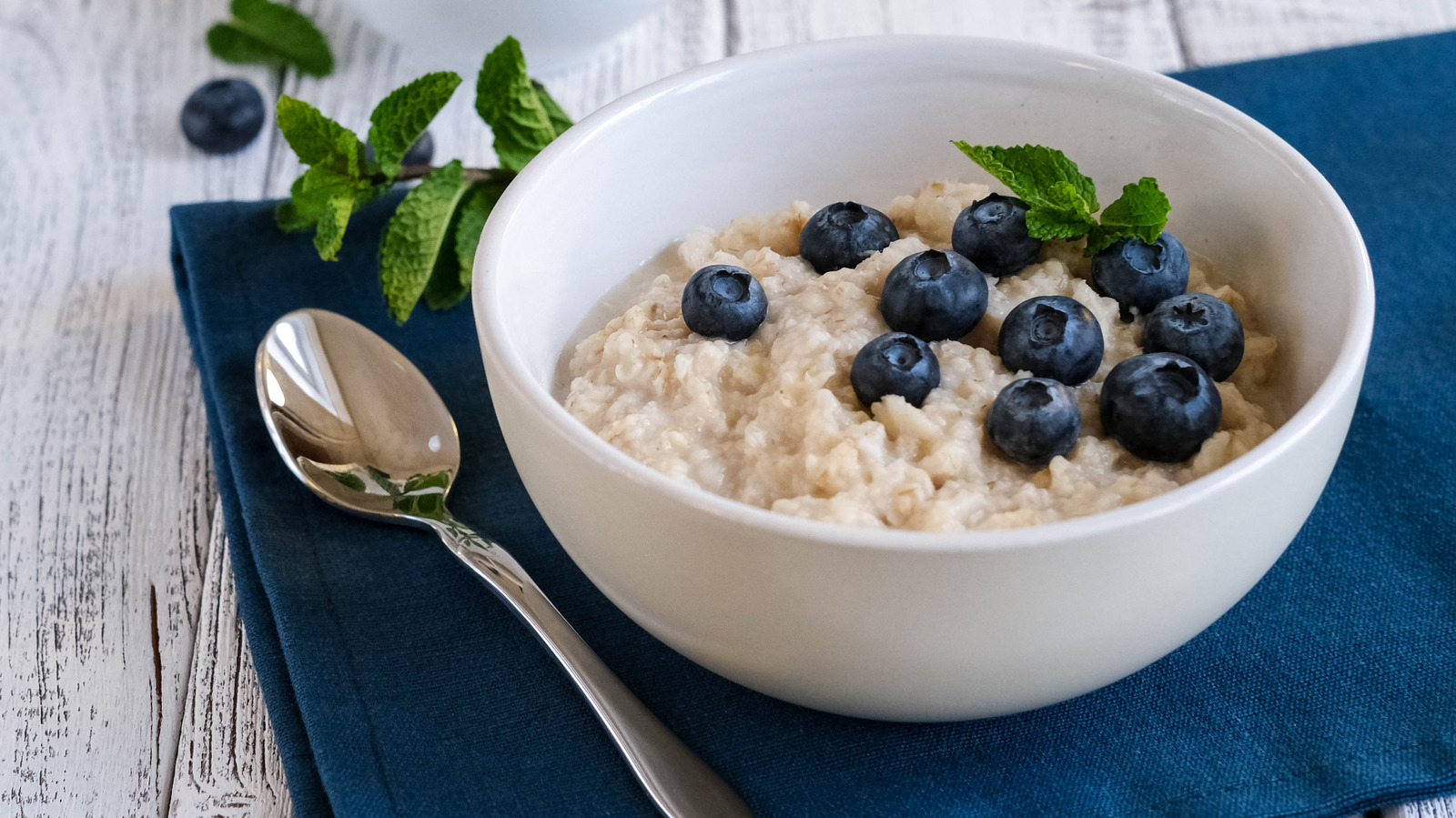 Oatmeal Vs Grits: How They Compare Nutritionally - Tasting Table