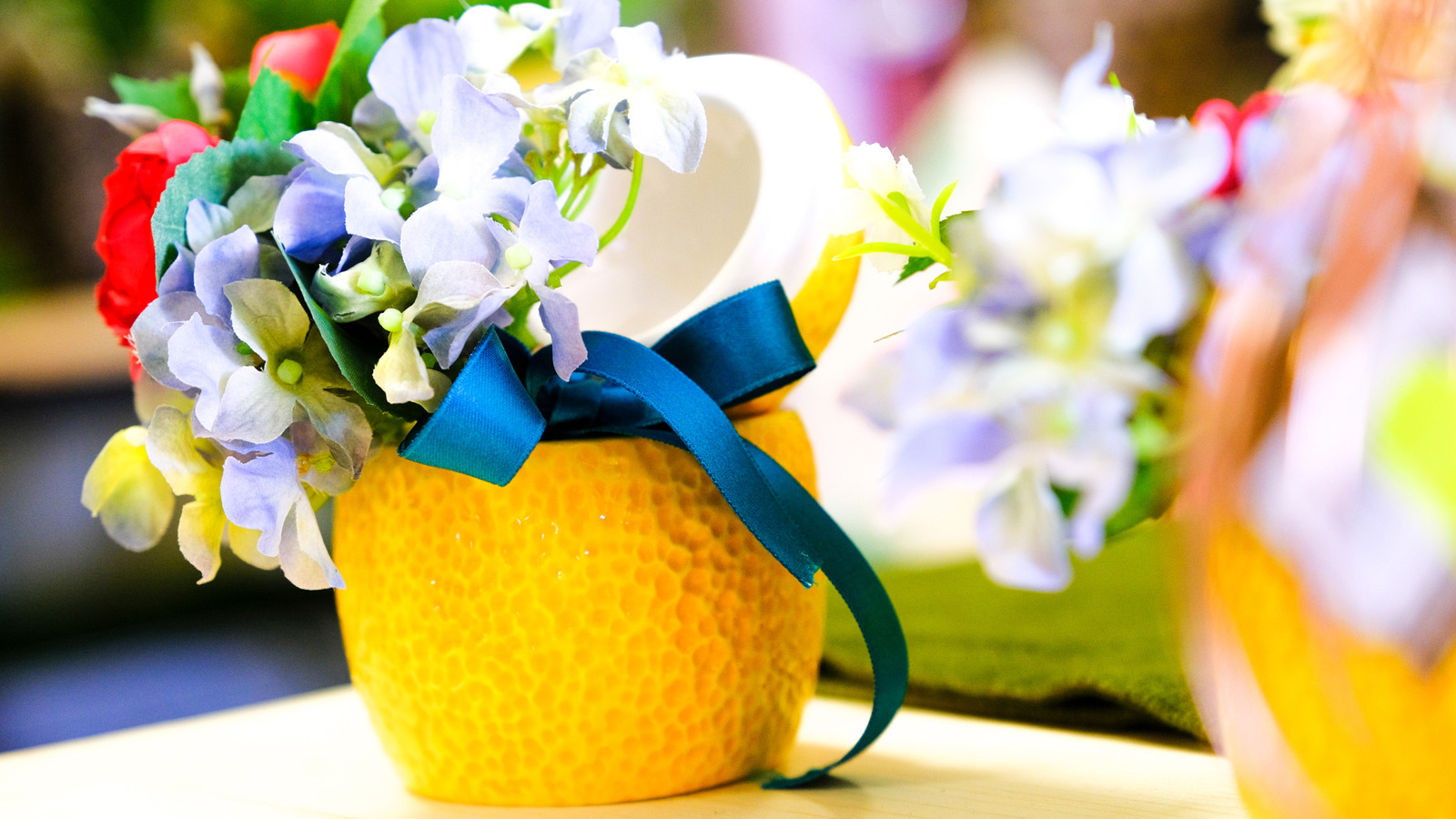 Transform Old Coffee Mugs And Flowers Into A (Cheap) Beautiful Centerpiece