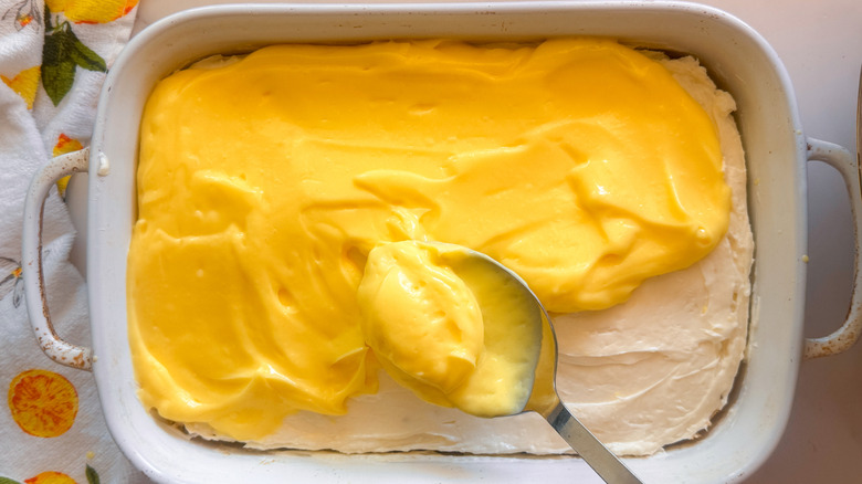 spreading pudding layer