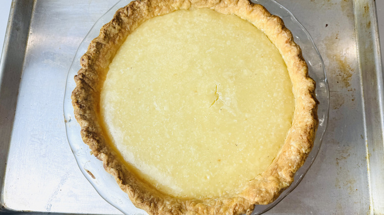 Baked old-fashioned sugar cream pie