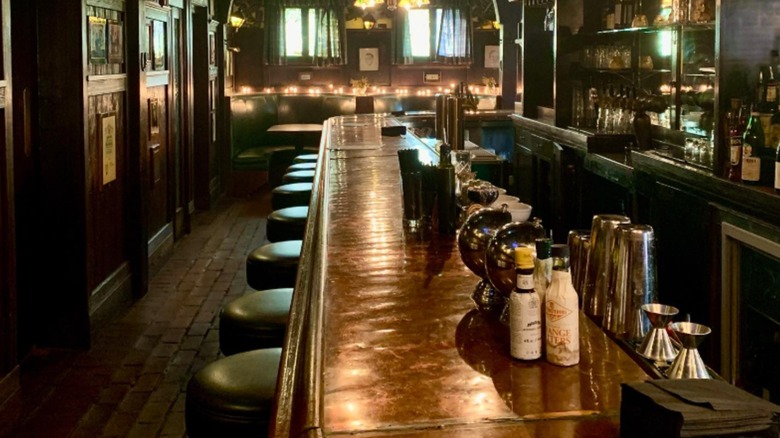 Interior of Tom Bergin's dimly lit bar