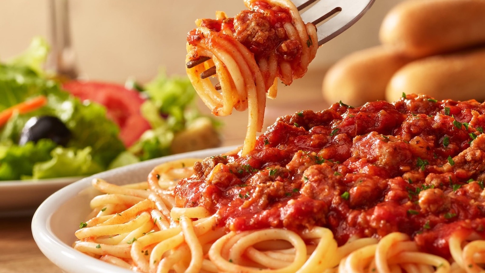 The Major Complaint Olive Garden Customers Have With Its Pasta