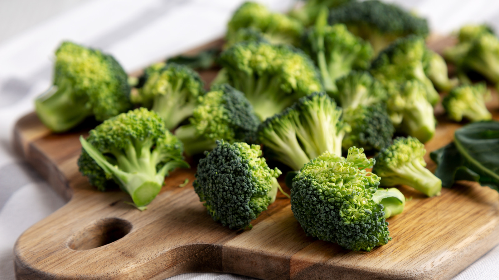 Once You Add These Popular Crackers To Broccoli, You Won't Want The Veggie Another Way - Tasting Table