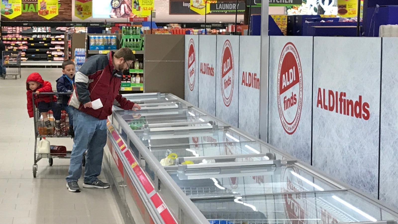 One Of Aldi's Best New October 2026 Finds Is A Handheld Take On This Classic Frozen Treat