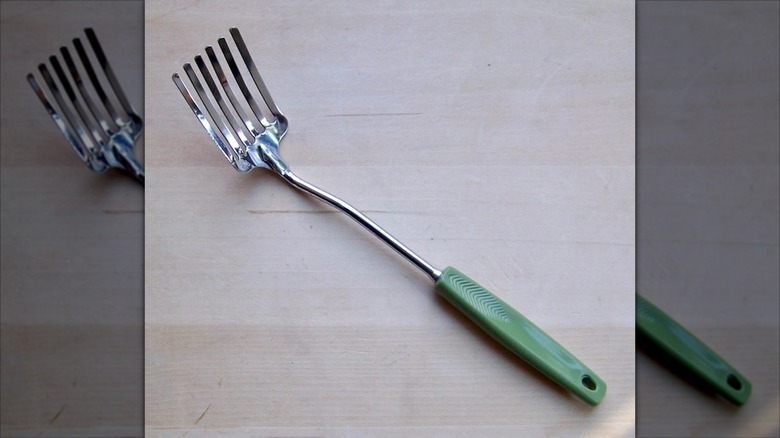 A vintage Foley fork with a green handle
