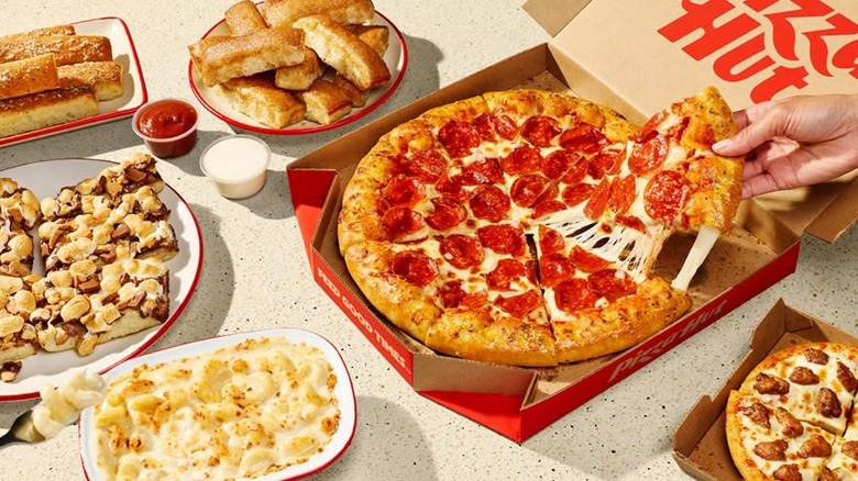 Pizza Hut food items including mac and cheese