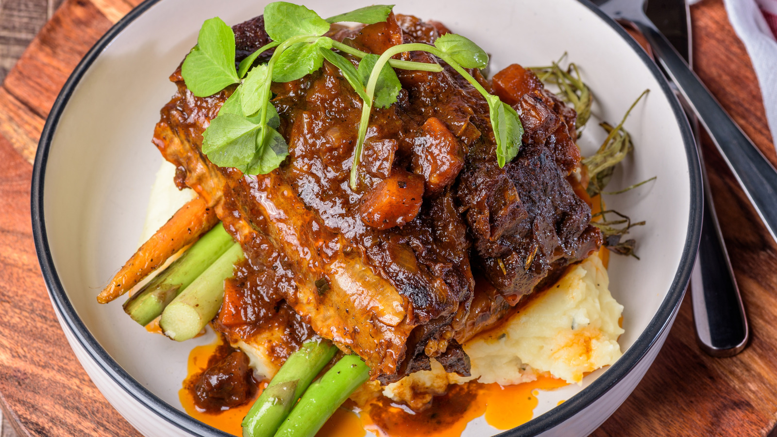 One Of The Best Red Wines For Braising Ribs Is Full-Bodied And Easy To Find