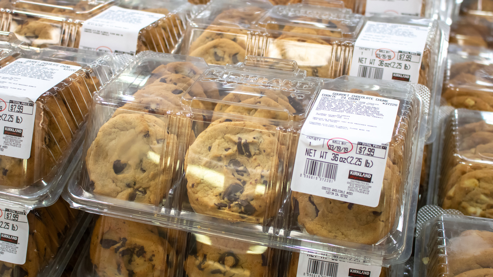 One Of The Best Store-Bakery Chocolate Chip Cookies Easily Outshines Walmart And Publix