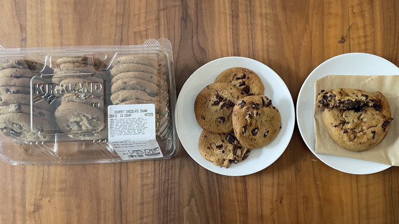 Kirkland chocolate chunk cookies and Food Court cookie on plates