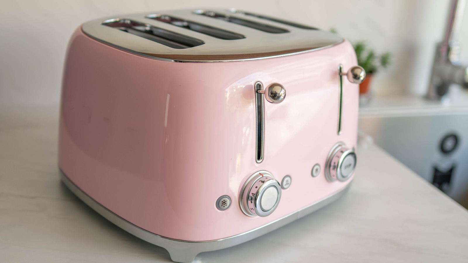 One Of The Most Popular Toasters On Reddit Is A Vintage Classic - Tasting Table