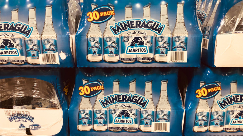 30 packs of Mineragua on shelves