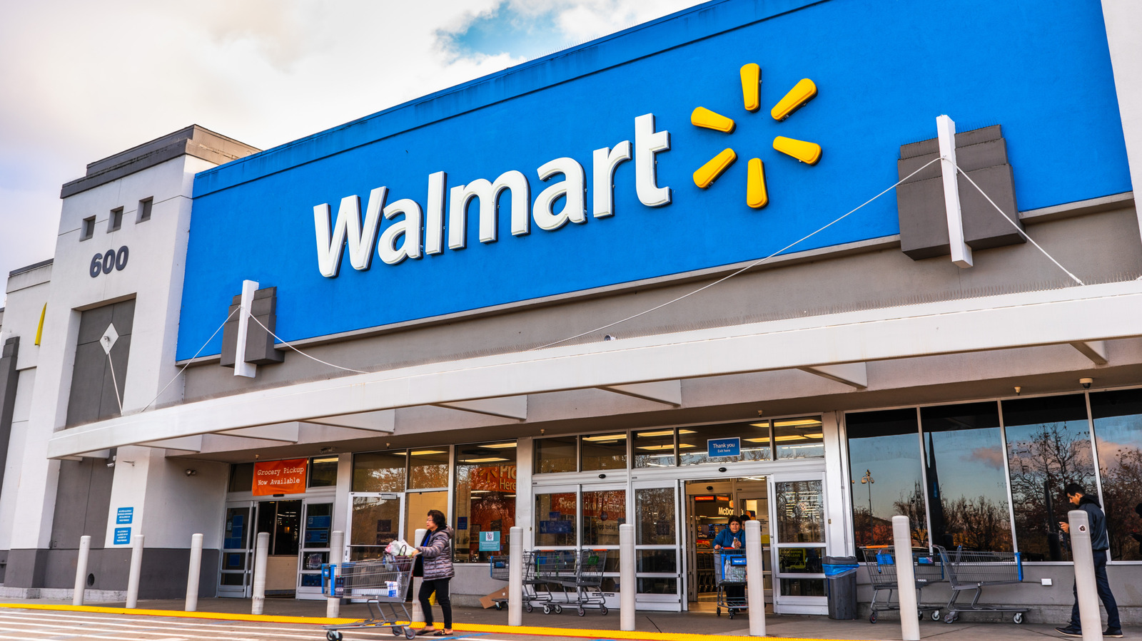 One Of Walmart's Best-Selling Refrigerators Is A Compact Find For Under $500