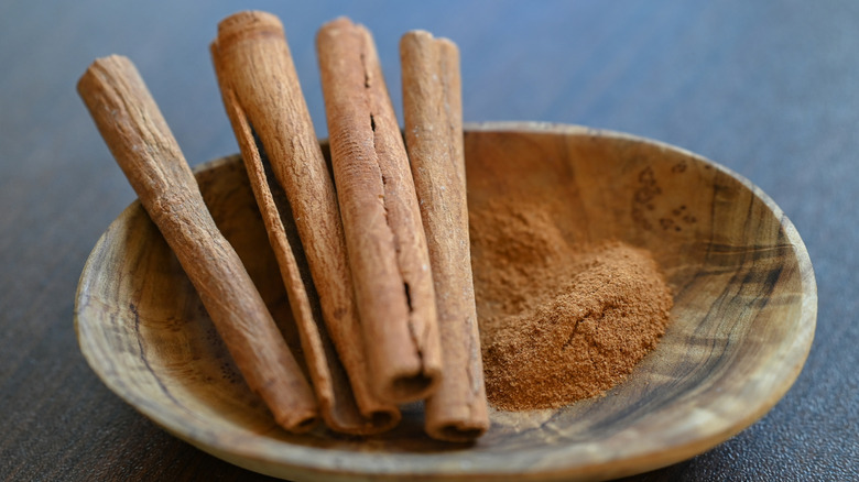 Cassia cinnamon quills ground spice