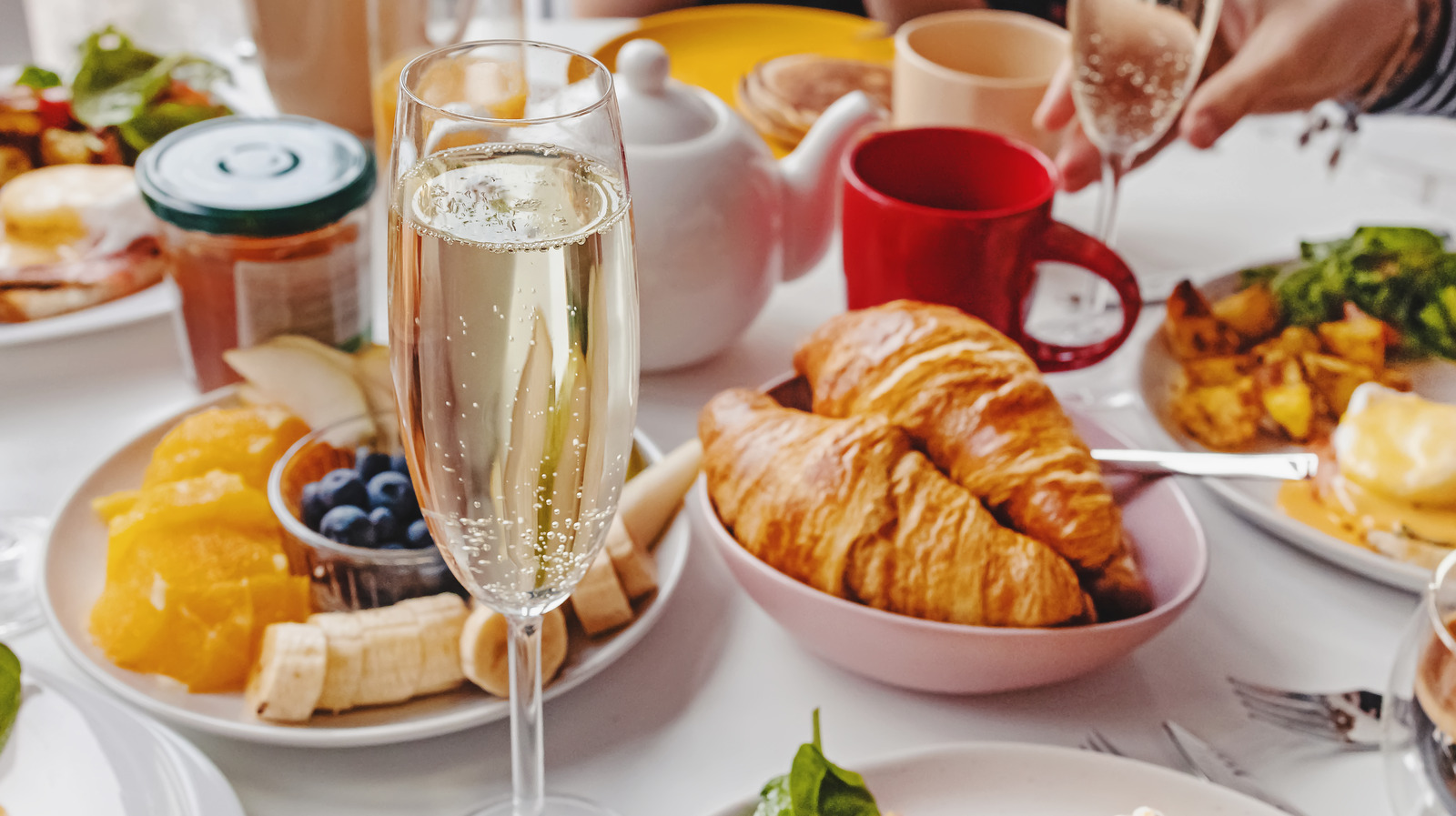 New Survey Reveals One Thing That Unites The 2 Most Popular Brunch Foods