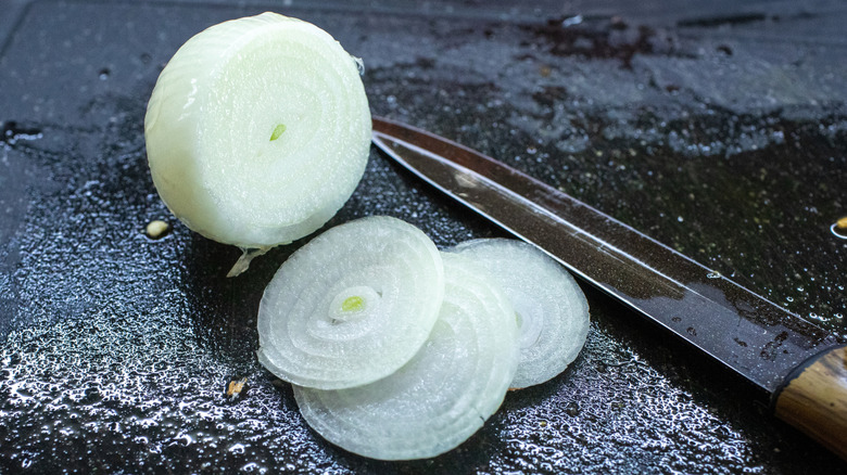 slicing thin onion