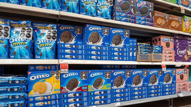 packed oreo aisle in grocery store