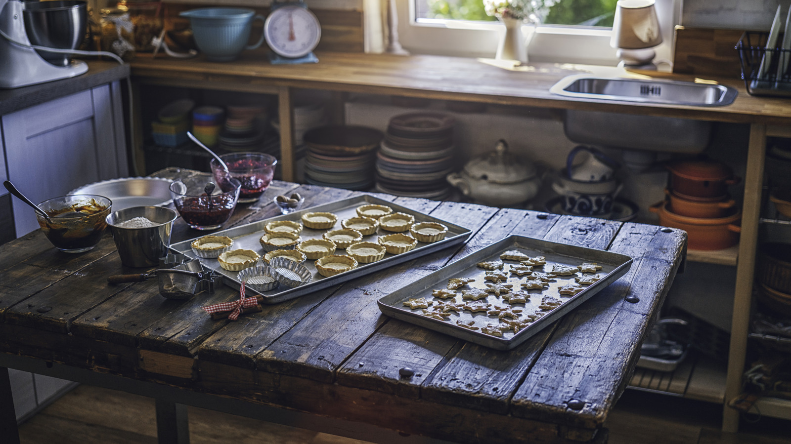 Ditch The Overflowing Cabinets: A Smarter Way To Store Baking Sheets In A Small Kitchen