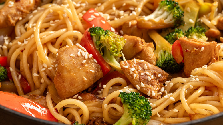 spicy chicken and broccoli noodles