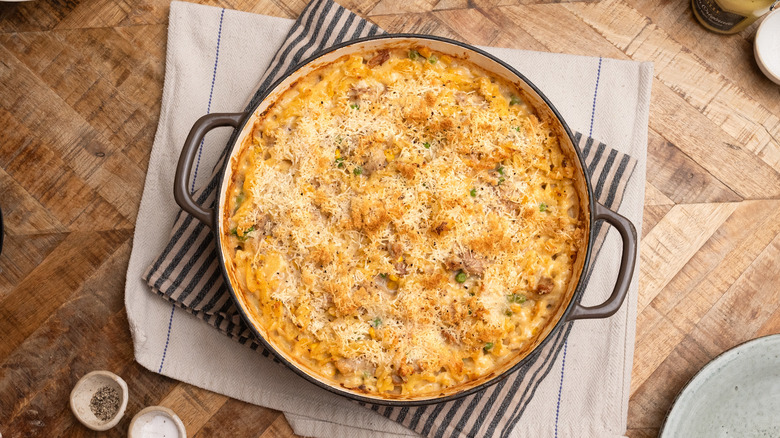 cheesy deluxe tuna casserole