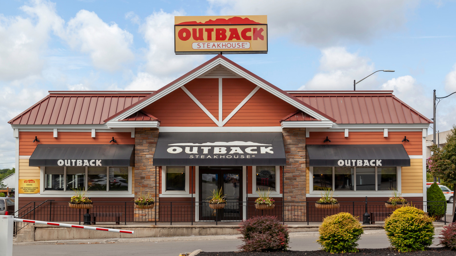 This Outback Steakhouse Chocolate Dessert Is Always Worth Ordering - Tasting Table